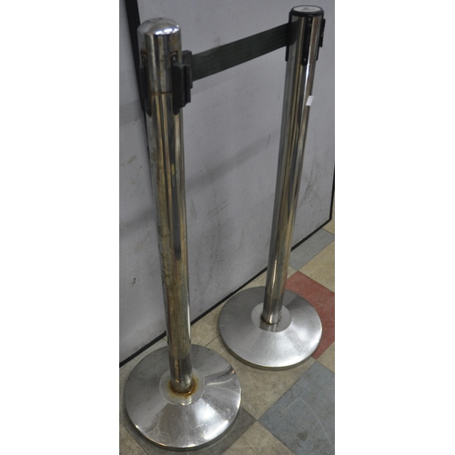 312 - 2 QUEUE SOLUTIONS RETRACTABLE BARRIERS