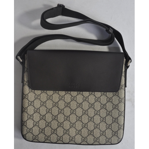 324 - GUCCI SHOULDER BAG (A93)