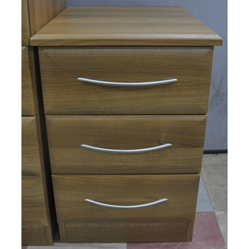 376 - 6 DRAWER CHEST AND 2 MATCHING BEDSIDE CABINETS - LAMINATE SPLIT ON 1 CABINET