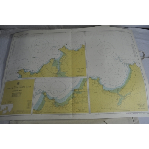 301 - COLLECTION OF MAPS OF SOUTHERN ENGLAND PRINTED IN 1970s, 80s AND 90s