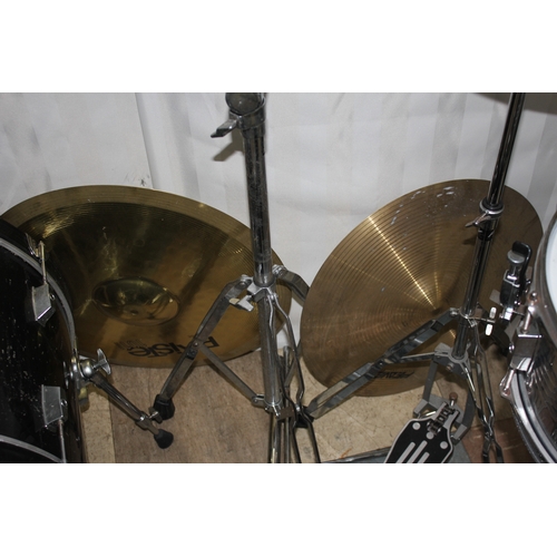 14 - SET OF PEAVEY DRUMS