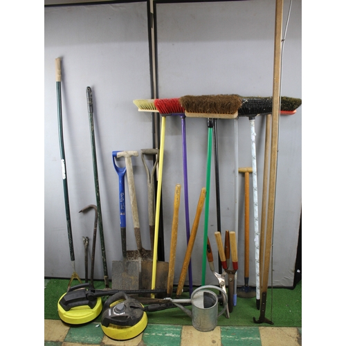 42 - GARDEN TOOLS, BRUSHES AND PATIO CLEANING ATTACHMENTS