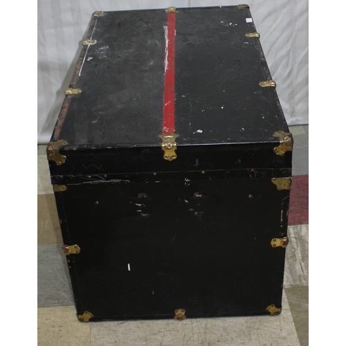 105 - PLYWOOD AND METAL TRUNK