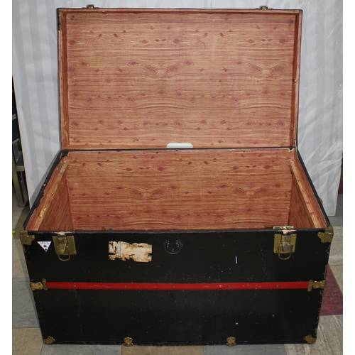 105 - PLYWOOD AND METAL TRUNK