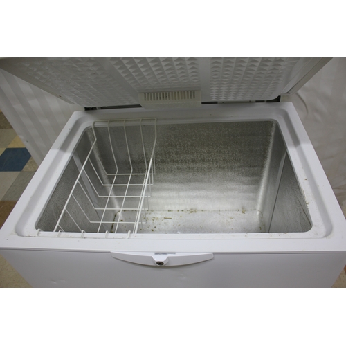 109 - INDESIT CHEST FREEZER