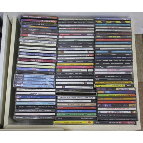 122 - 5 DRAWERS OF COMPACT DISCS