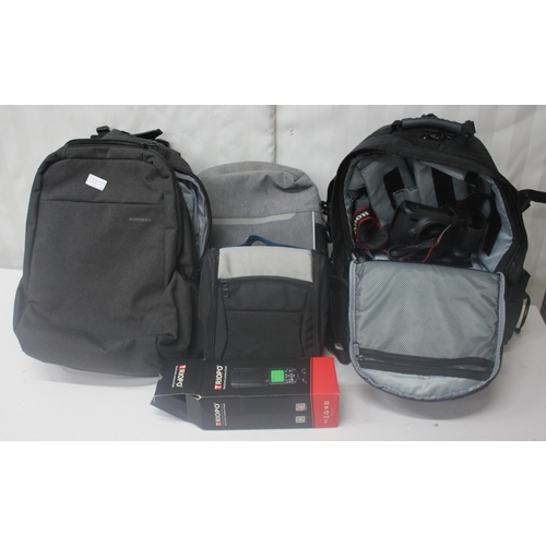 39 - RUCKSACK CONTAINING CAMERA EQUIPMENT INCLUDING FLASH, 3 OTHER RUCKSACKS AND HANGING ORGANISER