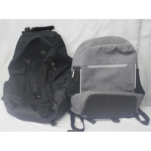 39 - RUCKSACK CONTAINING CAMERA EQUIPMENT INCLUDING FLASH, 3 OTHER RUCKSACKS AND HANGING ORGANISER