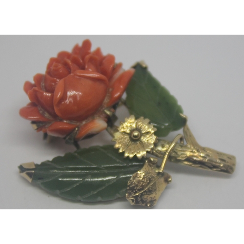 239 - GOLD COLOUR FLOWER BROOCH (STAMPED S10K) 7.6g)