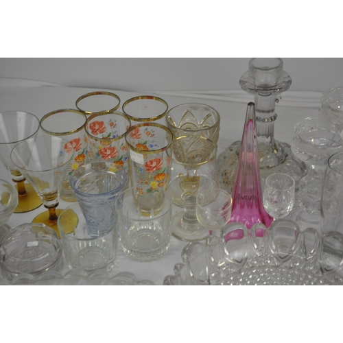 16 - QUANTITY OF GLASSWARE