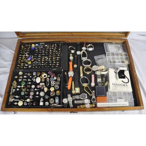 43 - JEWELLERY DISPLAY CABINET INCLUDING JEWELLERY