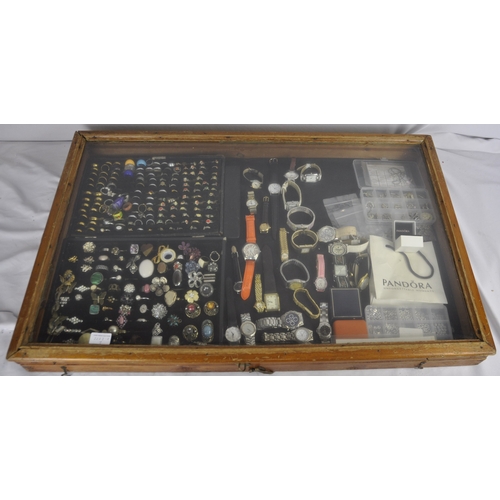 43 - JEWELLERY DISPLAY CABINET INCLUDING JEWELLERY