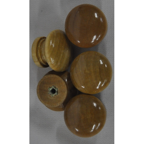 46 - BAG OF WOODEN CABINET KNOBS WITH SCREWS