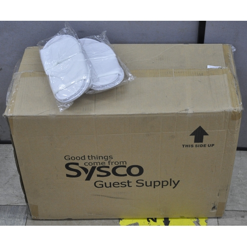 145 - 1 BOX OF SYSCO OPEN TOE TERRY SLIPPERS AND 2 BOXES OF GILCHRIST AND SOAMES SHOWER CAPS AND 6 RUBBERM... 