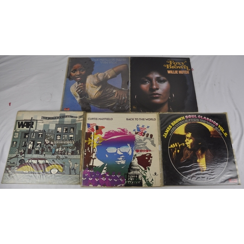 199 - 5 x SOUL RECORD LP ALBUMS - FOXY BROWN WILLIE HUTCH STML 11269, WAR THE WORLD IS GHETTO UAS 29400, J... 