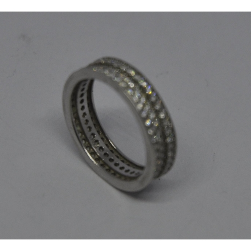 220 - 3 STONE TWIST RING (2.1g) STAMP UNCLEAR AND SILVER COLOURED 3 BAND RING STAMPED 925 SET CLEAR STONES... 