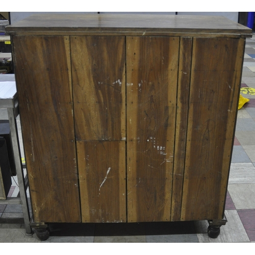 152 - OAK 8 DRAWER CHEST WITH GRADUATED DRAWERS AND BRASS DROP HANDLES