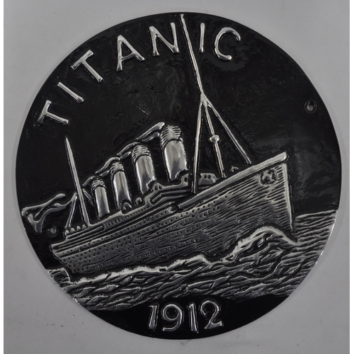 121 - ROUND ALUMINIUM TITANIC PLAQUE (24 x 24cm)