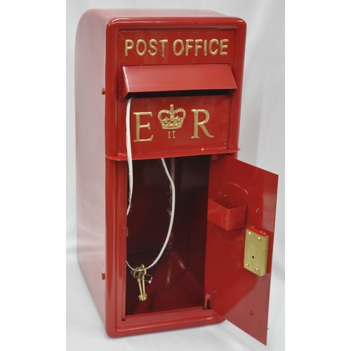 141 - PRESSED STEEL ELIZABETH II POST BOX WITH KEY