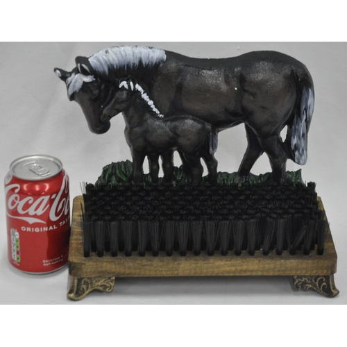 184 - HORSE DOORSTOP AND BRUSH