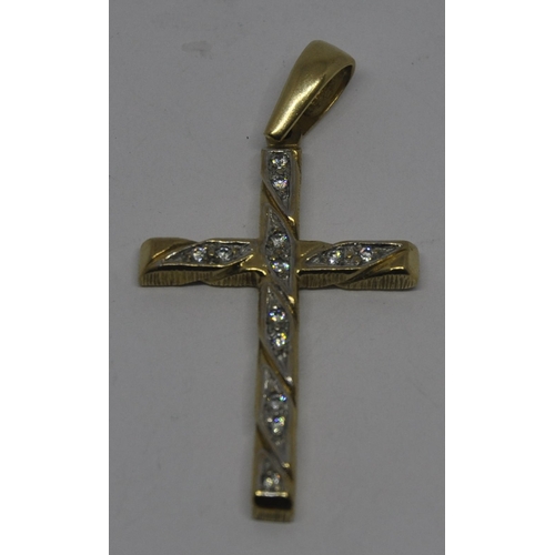 282 - 9ct GOLD CROSS SET CLEAR STONES 13.6g