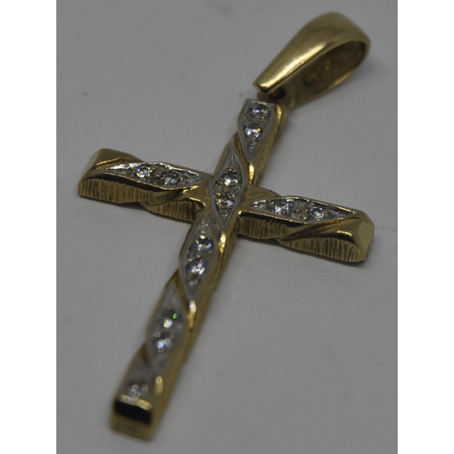 282 - 9ct GOLD CROSS SET CLEAR STONES 13.6g