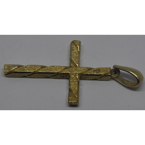 282 - 9ct GOLD CROSS SET CLEAR STONES 13.6g