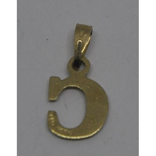 284 - 9ct GOLD 'C' SHAPE PENDANT 0.4G