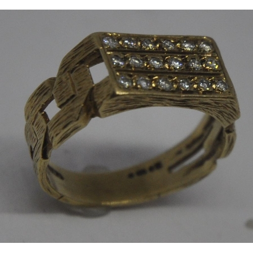 292 - 9ct GOLD OBLONG DESIGN RING SET DIAMONDS SIZE U 5g