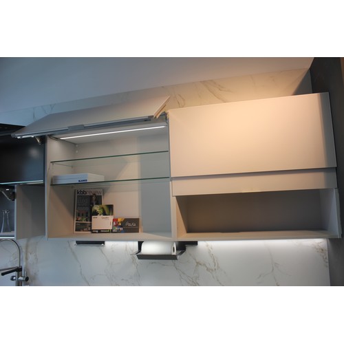 1 - FITTED KITCHEN DISPLAY WITH BLAUPUNKT DISHWASHER, DOUBLE SINK, MIXER TAPS, WORKTOP, WALL AND BASE CU... 