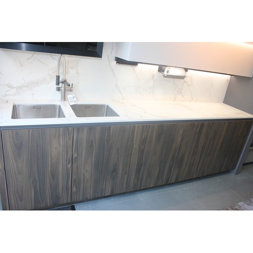 1 - FITTED KITCHEN DISPLAY WITH BLAUPUNKT DISHWASHER, DOUBLE SINK, MIXER TAPS, WORKTOP, WALL AND BASE CU... 