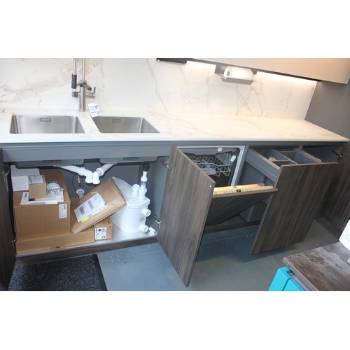 1 - FITTED KITCHEN DISPLAY WITH BLAUPUNKT DISHWASHER, DOUBLE SINK, MIXER TAPS, WORKTOP, WALL AND BASE CU... 