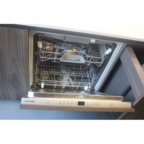 1 - FITTED KITCHEN DISPLAY WITH BLAUPUNKT DISHWASHER, DOUBLE SINK, MIXER TAPS, WORKTOP, WALL AND BASE CU... 