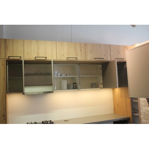 3 - FITTED KITCHEN DISPLAY WITH SLIMLINE DISHWASHER, SIEMENS GAS HOB, SIEMENS EXTRACTION HOOD, WORKTOP, ... 