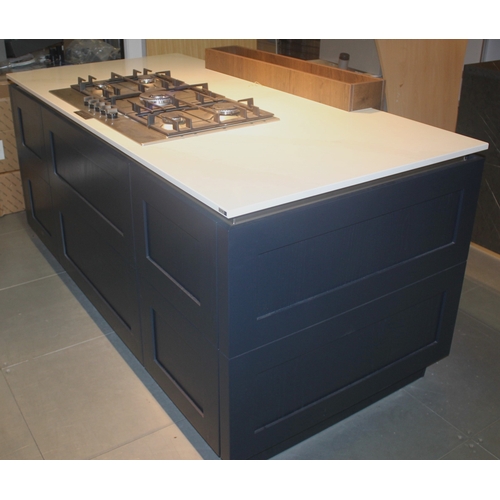 5 - CENTRAL ISLAND DISPLAY WITH BOSCH GAS HOB (200CM X103CM), PLUS TALL CUPBOARDS TO MATCH WITH DRAWER B... 