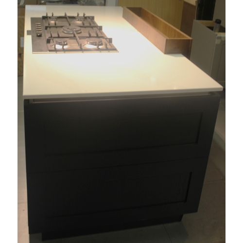 5 - CENTRAL ISLAND DISPLAY WITH BOSCH GAS HOB (200CM X103CM), PLUS TALL CUPBOARDS TO MATCH WITH DRAWER B... 