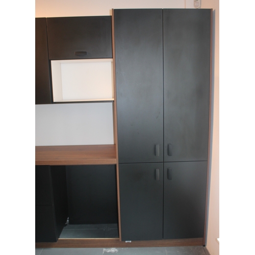 10 - FITTED DISPLAY UNIT COMPRISING BASE UNITS, WALL CUPBOARDS FITTED PLATE RACKS AND UPRIGHT CUPBOARDS

... 