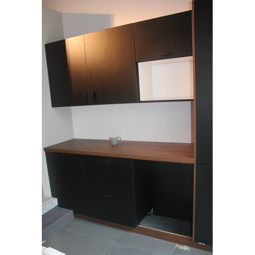 10 - FITTED DISPLAY UNIT COMPRISING BASE UNITS, WALL CUPBOARDS FITTED PLATE RACKS AND UPRIGHT CUPBOARDS

... 