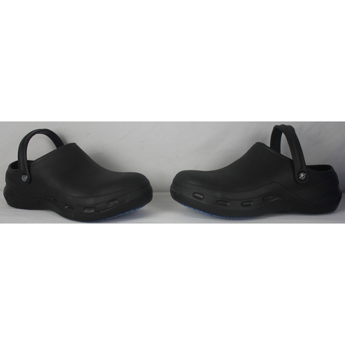 37 - 5 PAIR WEARERTECH SHOES/CLOGS SIZES UK 6.5