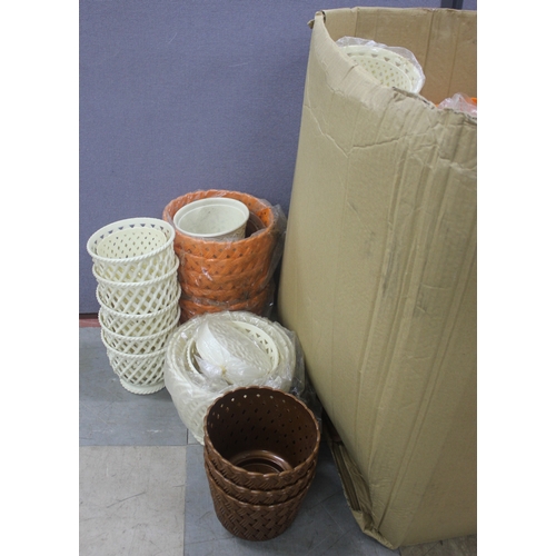 117 - BOX OF PLASTIC PLANT POT HOLDERS