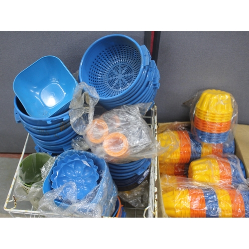 119 - BOX AND CRATE OF COLOURED PLASTIC KITCHENWARE - COLANDERS, JELLY MOULDS, ETC