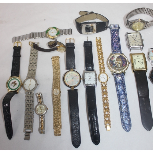 228 - TRAY OF VARIOUS WATCHES