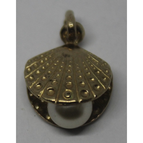 246 - 9CT GOLD CLAM CHARM. 0.85G