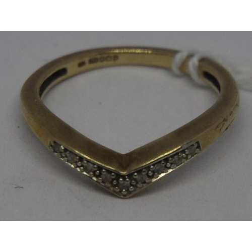 264 - FULLY HALLMARKED 9CT GOLD DIAMOND SET 'WISHBONE' RING. 2.5G