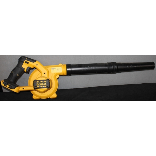 32 - DEWALT DCV100 18V BLOWER - NO BATTERY