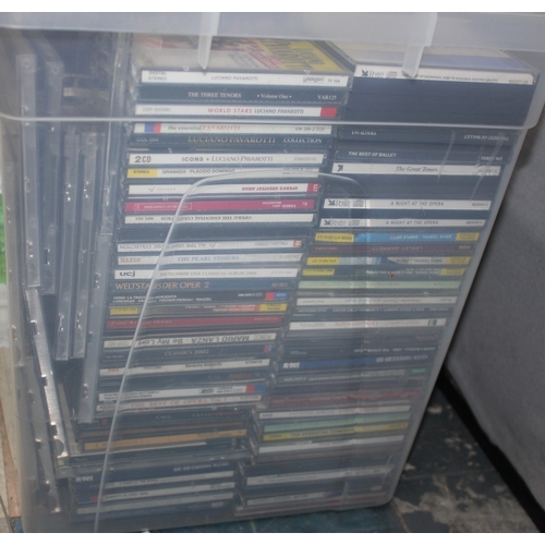 168 - LARGE QUANTITY OF COMPACT DISCS