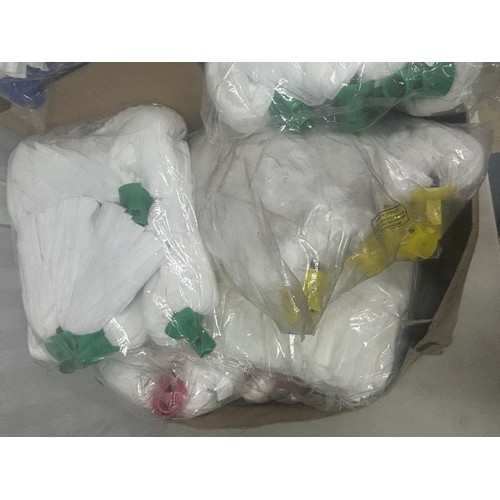 98 - LARGE QUANTITY OF MOP HEADS