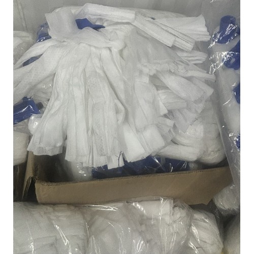 98 - LARGE QUANTITY OF MOP HEADS