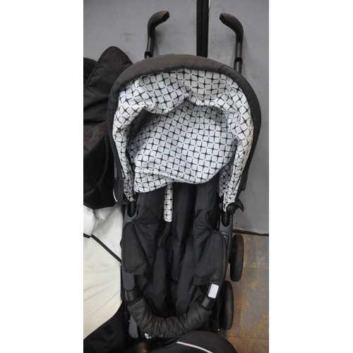 26 - SILVER CROSS BUGGY / PRAM AND CAR SEAT SET