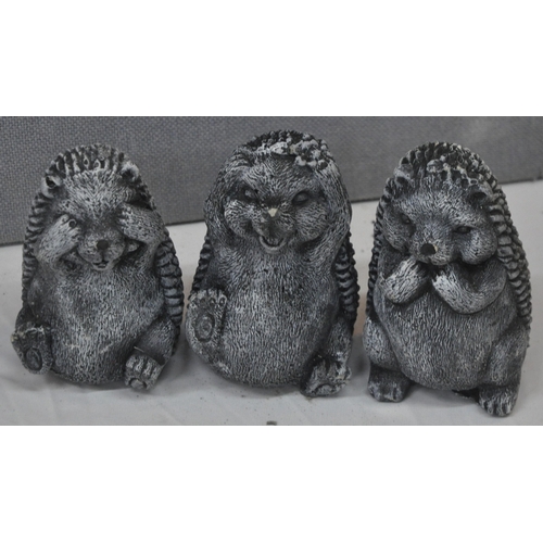 93 - 3 HEDGEHOG GARDEN ORNAMENTS (SEE, HEAR SPEAK NO EVIL) AND 2 PLAQUES - CRESCENT MOON AND 